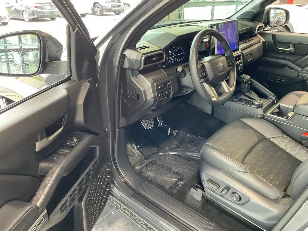 Toyota Tacoma photo 9