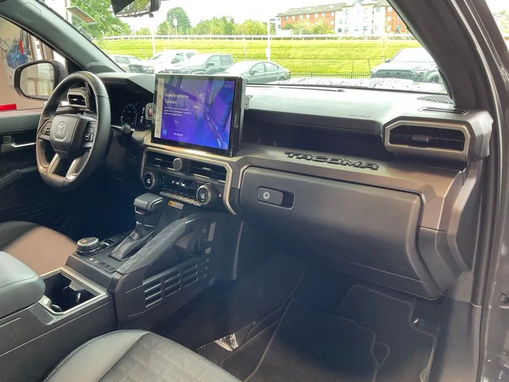 Toyota Tacoma photo 18