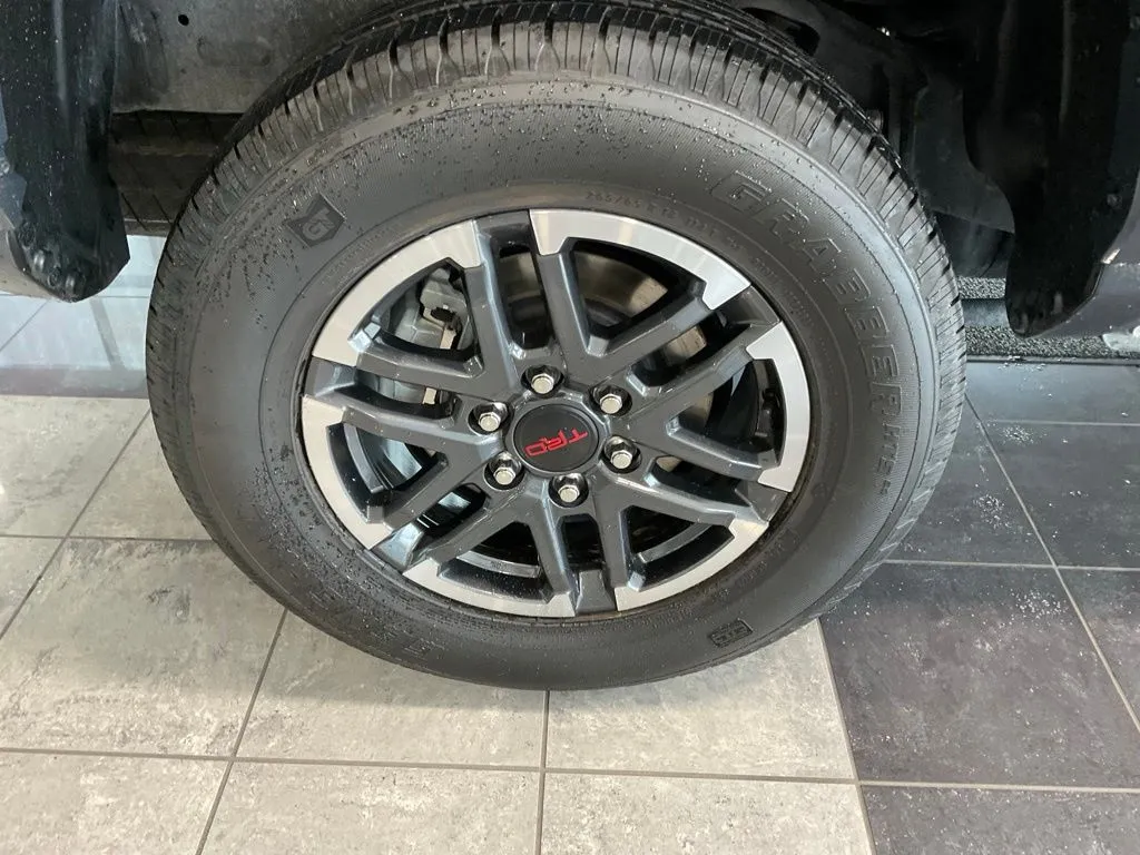 Toyota Tacoma photo 7