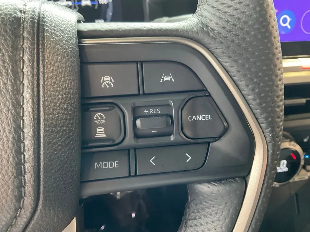 Toyota Tacoma photo 13