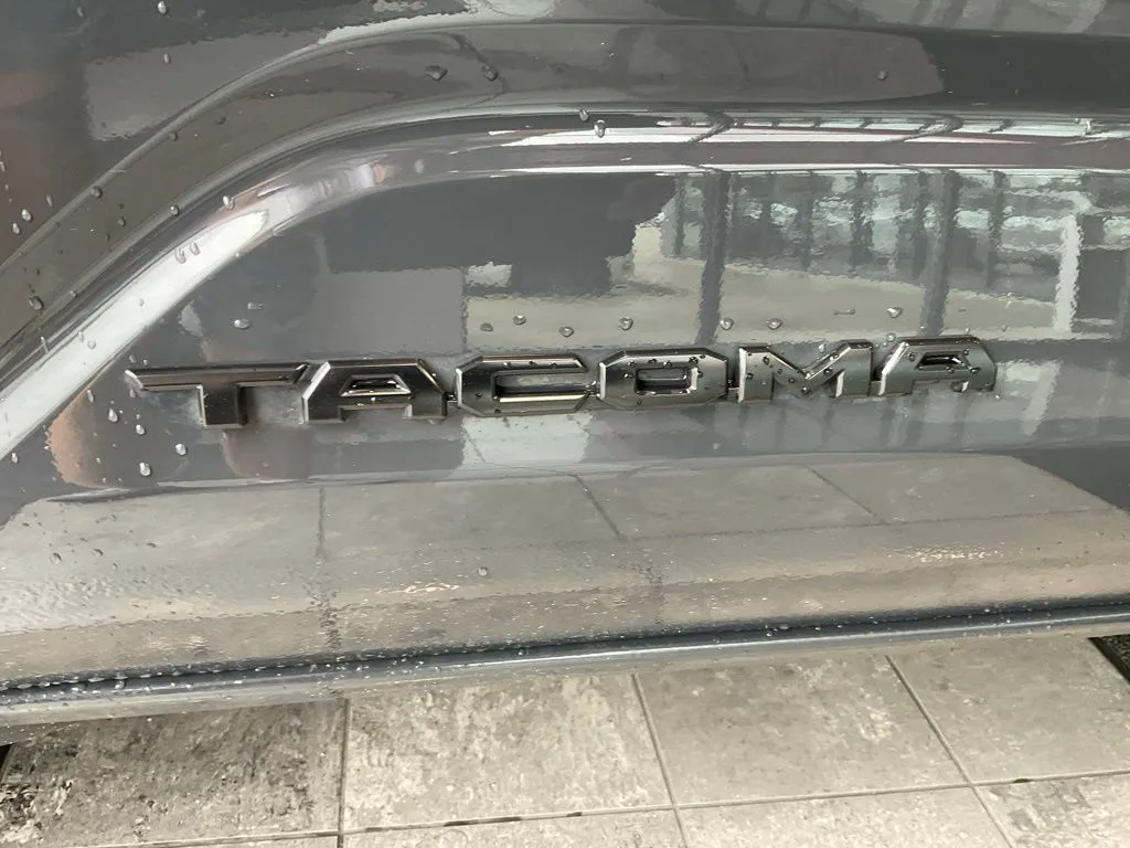 Toyota Tacoma photo 22