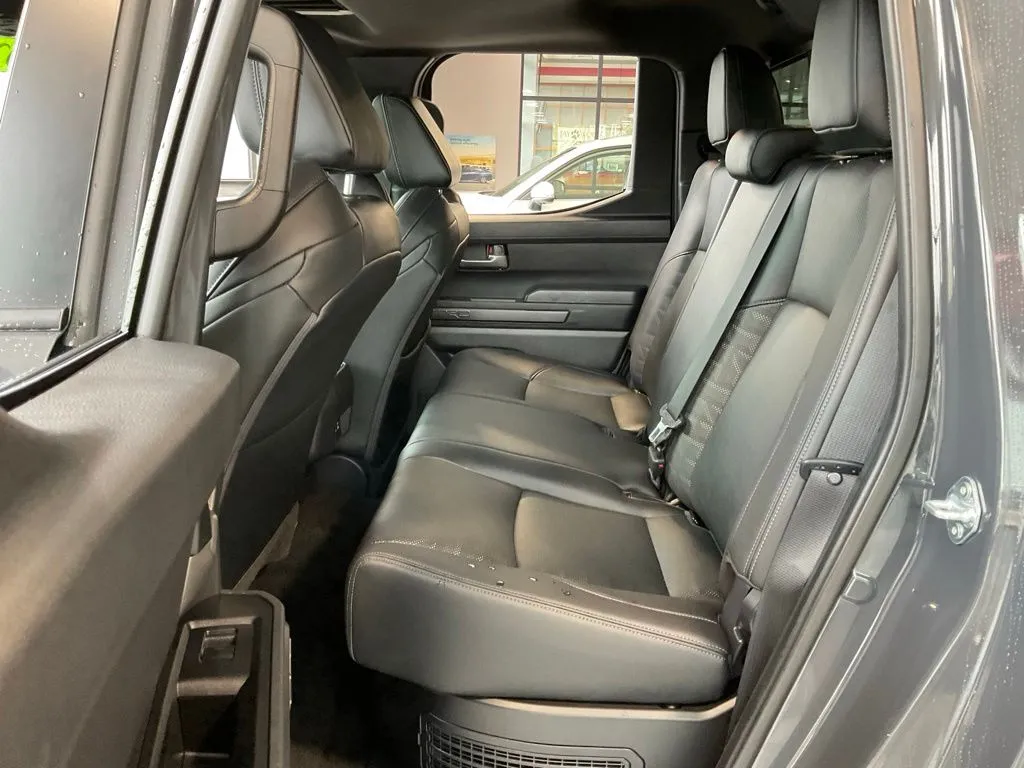 Toyota Tacoma photo 21