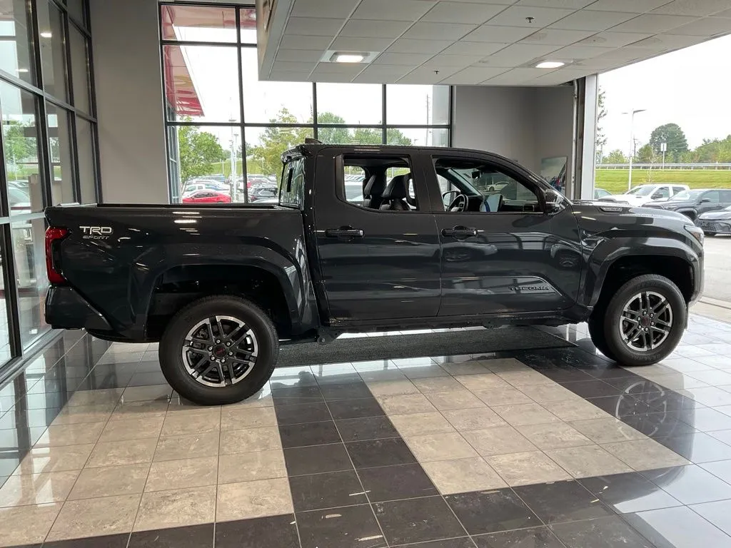 Toyota Tacoma photo 6