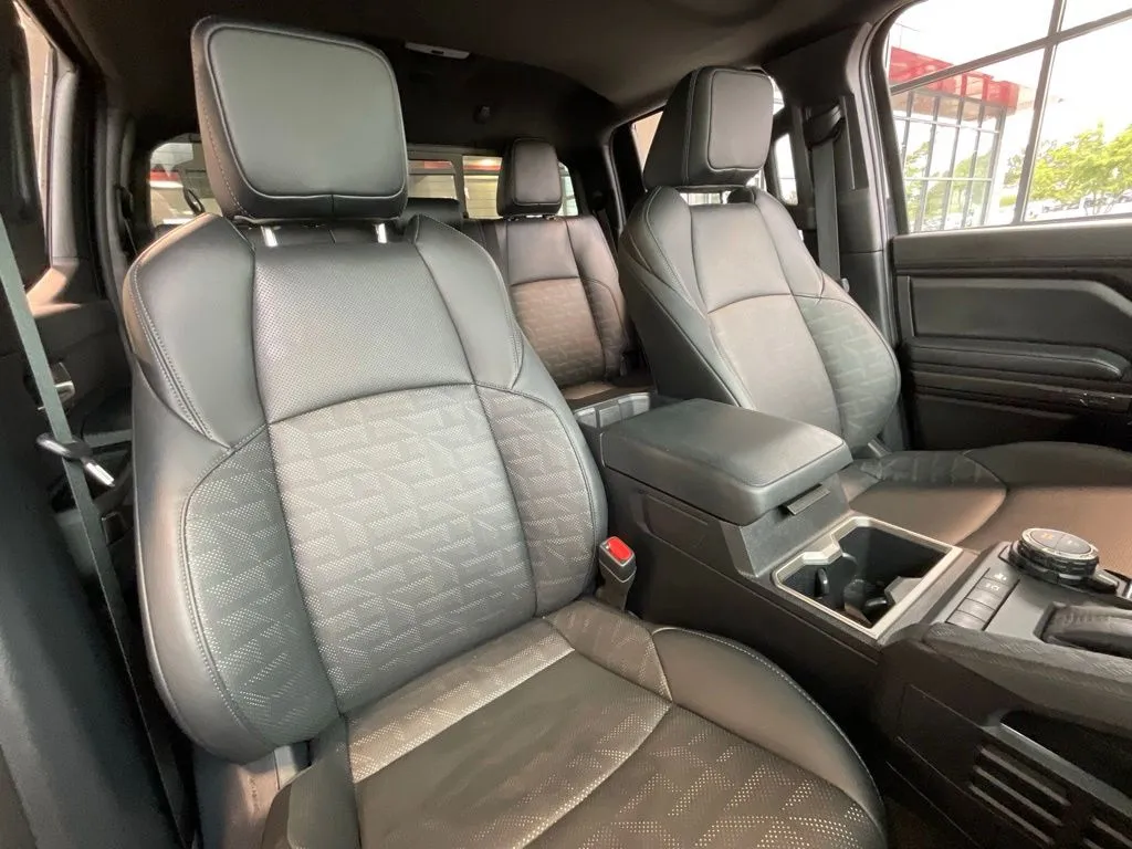 Toyota Tacoma photo 19