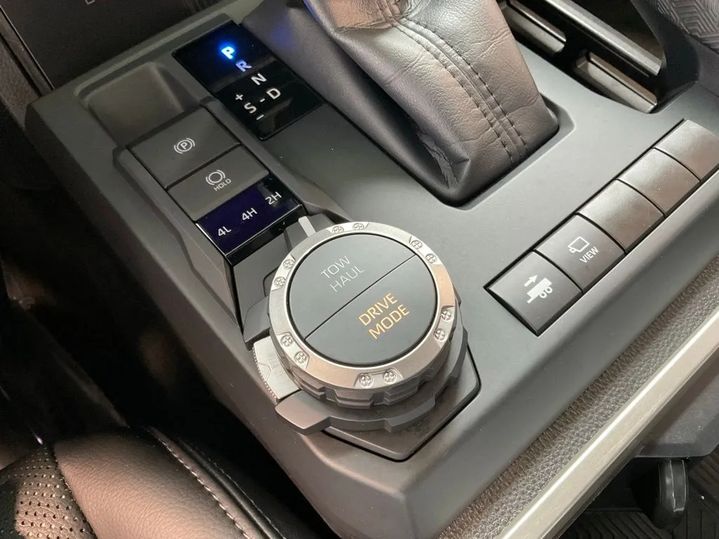 Toyota Tacoma photo 17