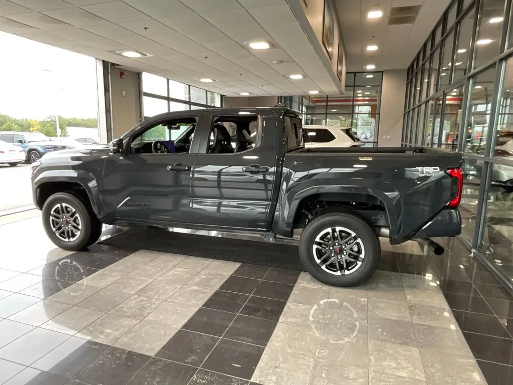 Toyota Tacoma photo 4