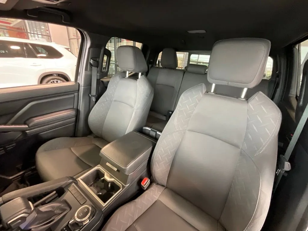 Toyota Tacoma photo 10