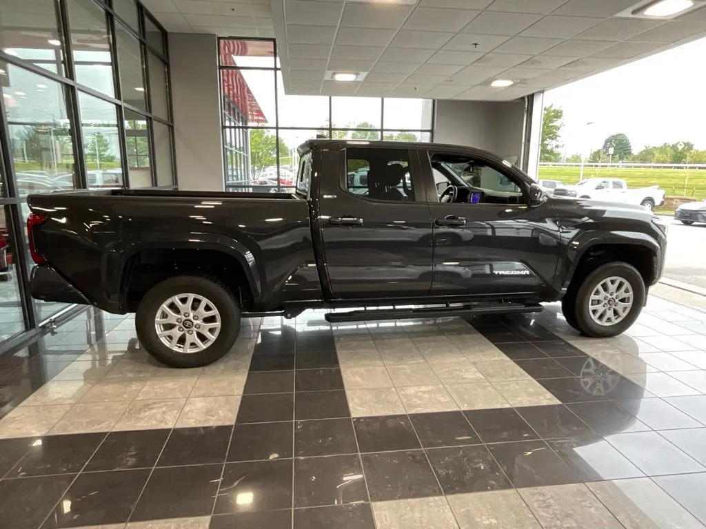 Toyota Tacoma photo 6