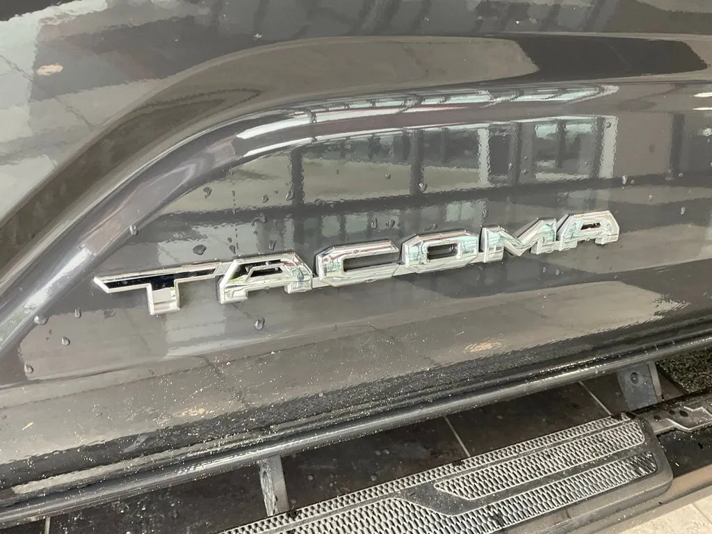 Toyota Tacoma photo 22