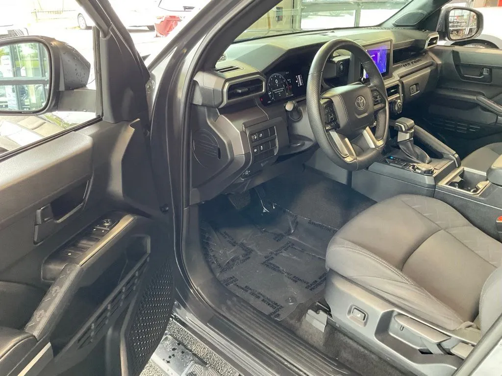 Toyota Tacoma photo 9