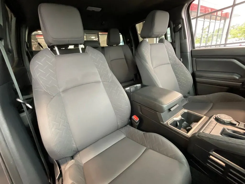 Toyota Tacoma photo 19