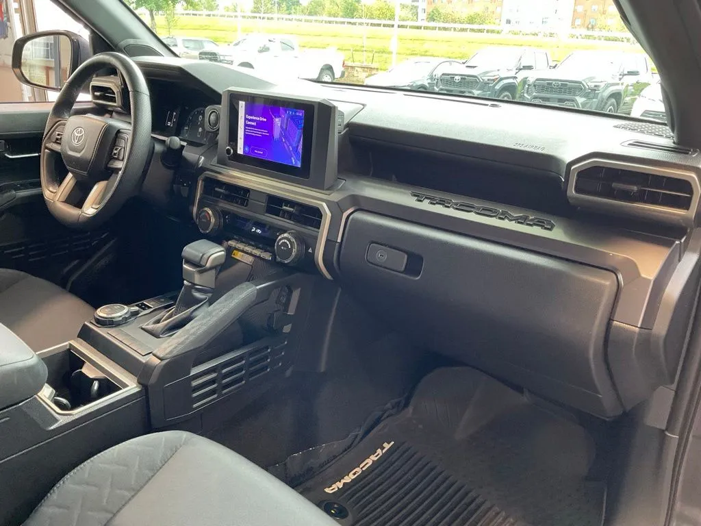 Toyota Tacoma photo 18