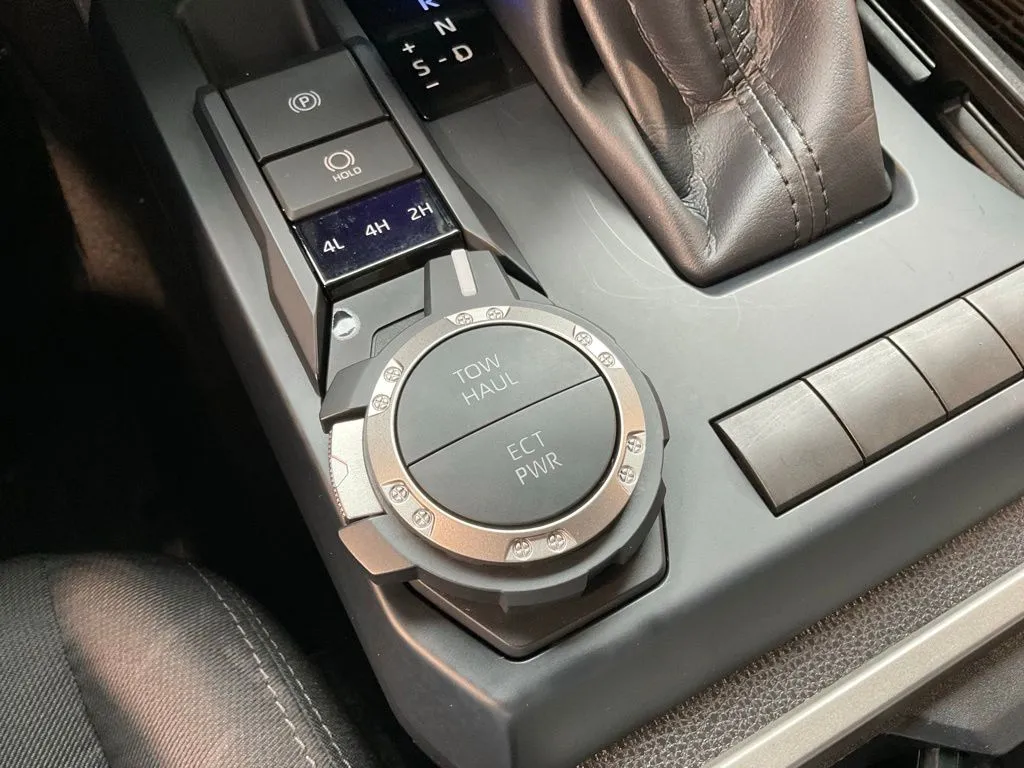 Toyota Tacoma photo 17