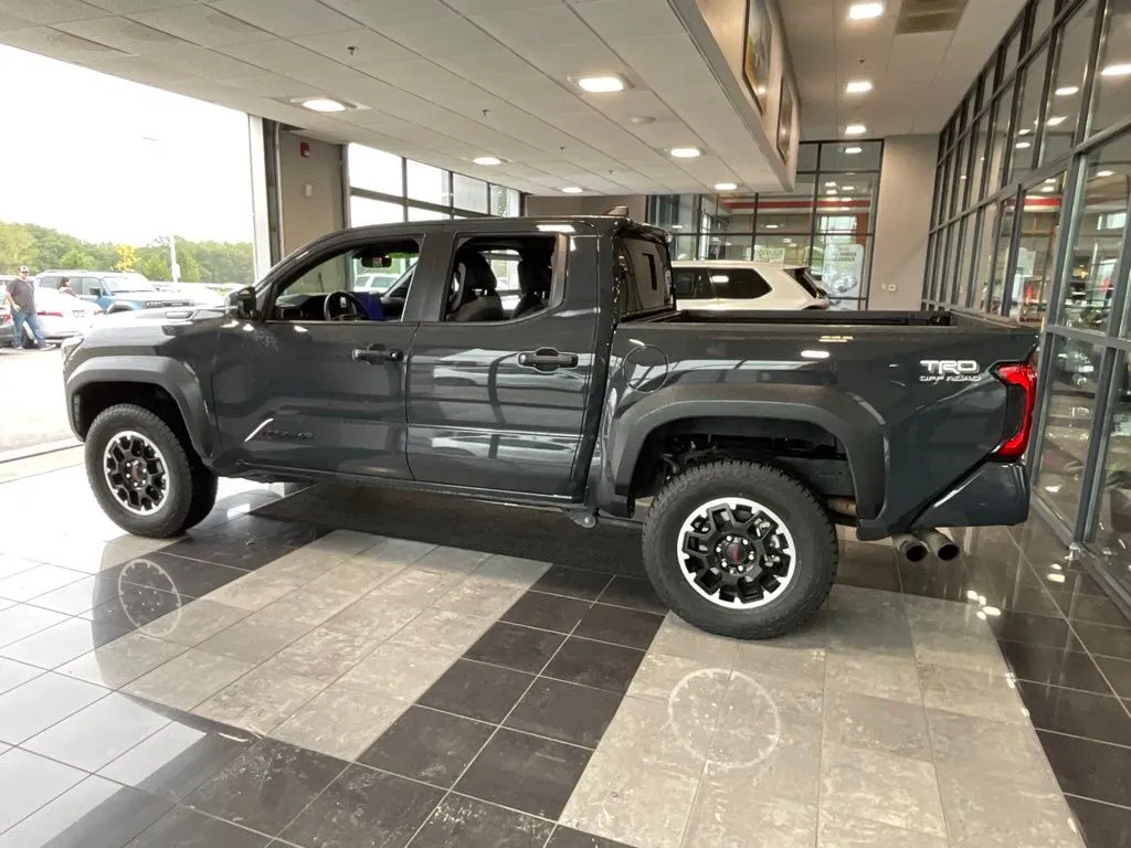 Toyota Tacoma photo 4