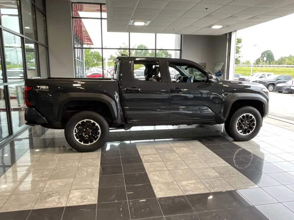 Toyota Tacoma photo 6
