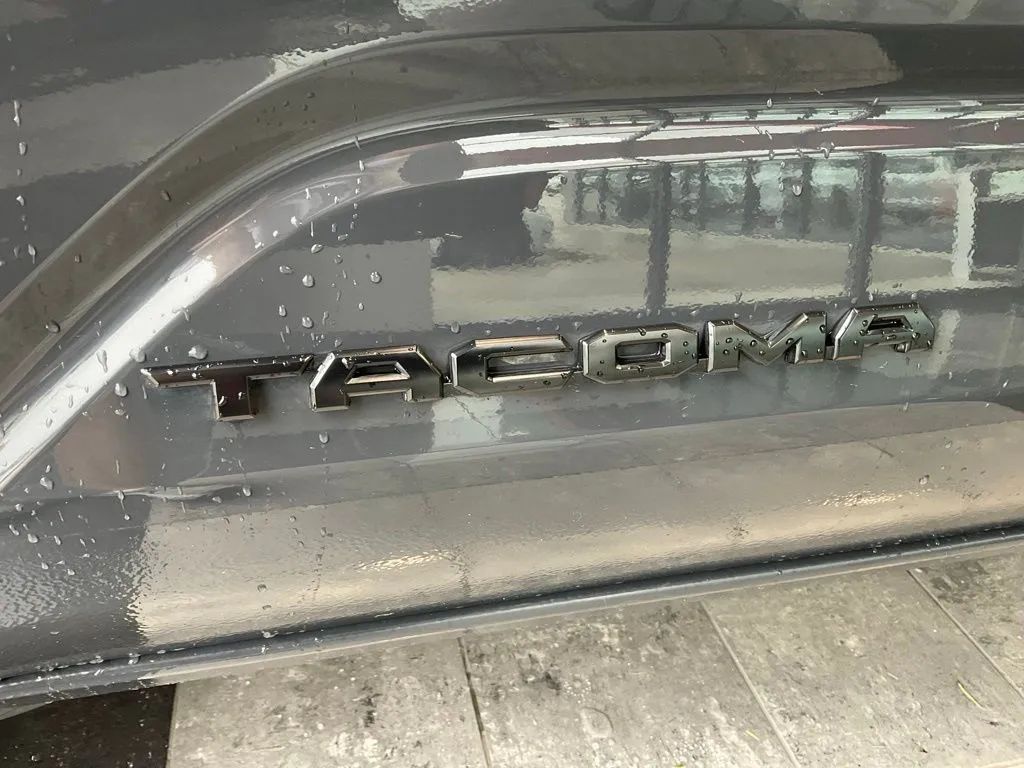Toyota Tacoma photo 22