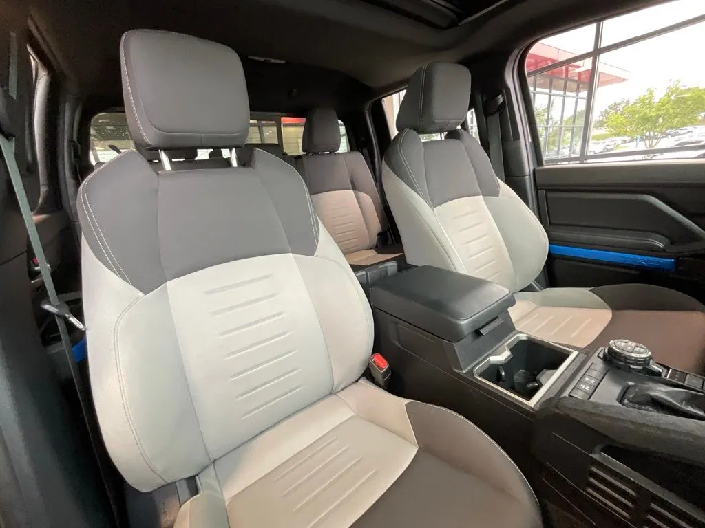 Toyota Tacoma photo 19