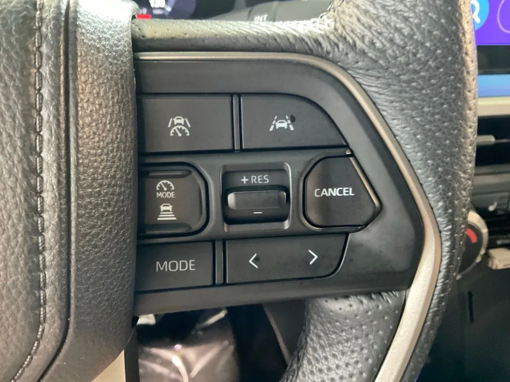 Toyota Tacoma photo 13