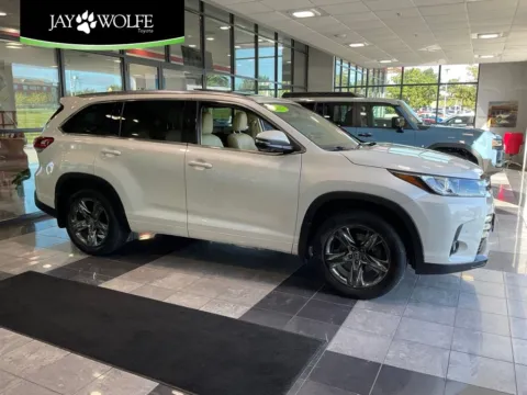 White 2017 Toyota Highlander Limited Platinum for sale in Kansas City, MO
