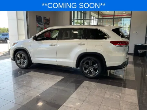 More photos of 2017 Toyota Highlander Limited Platinum at Jay Wolfe Toyota, MO
