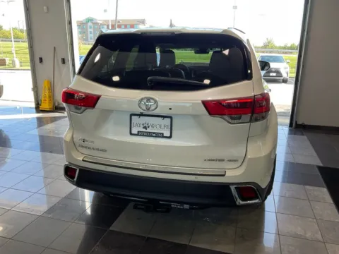 More photos of 2017 Toyota Highlander Limited Platinum at Jay Wolfe Toyota, MO