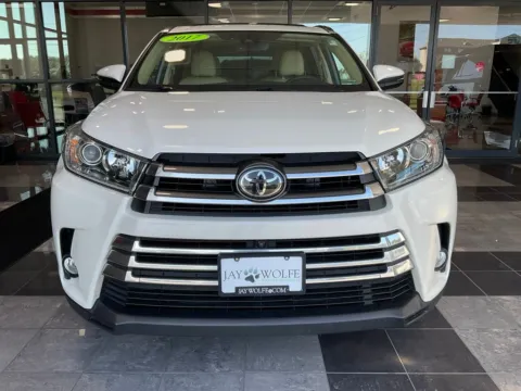 Photos of 2017 Toyota Highlander Limited Platinum for sale in Kansas City, MO at Jay Wolfe Toyota