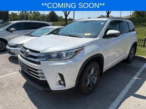 White 2017 Toyota Highlander Limited Platinum for sale in Kansas City, MO