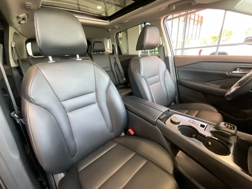 Nissan Rogue photo 19