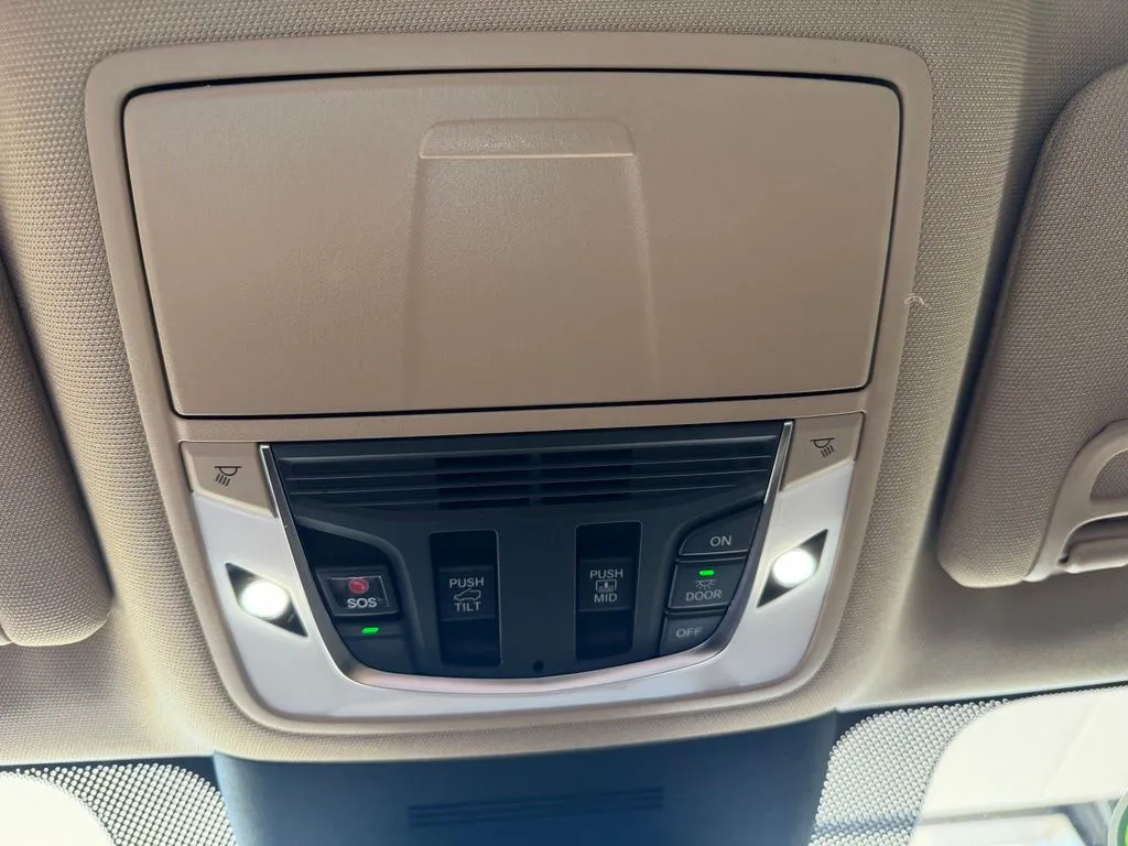 Acura MDX photo 23