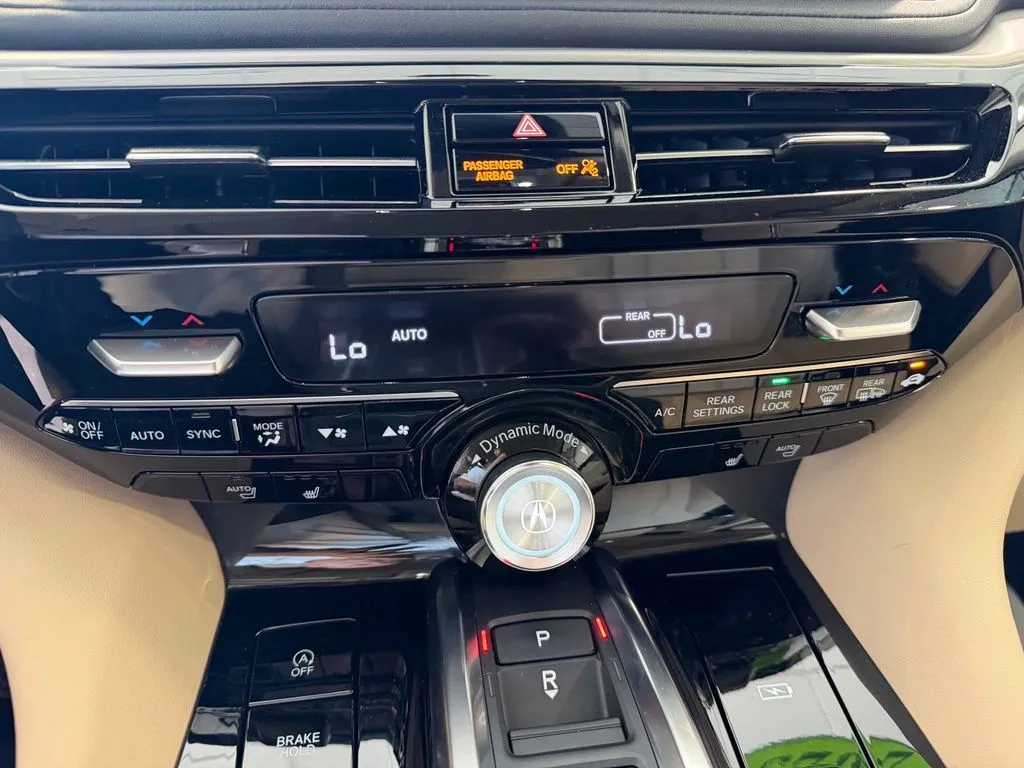 Acura MDX photo 14