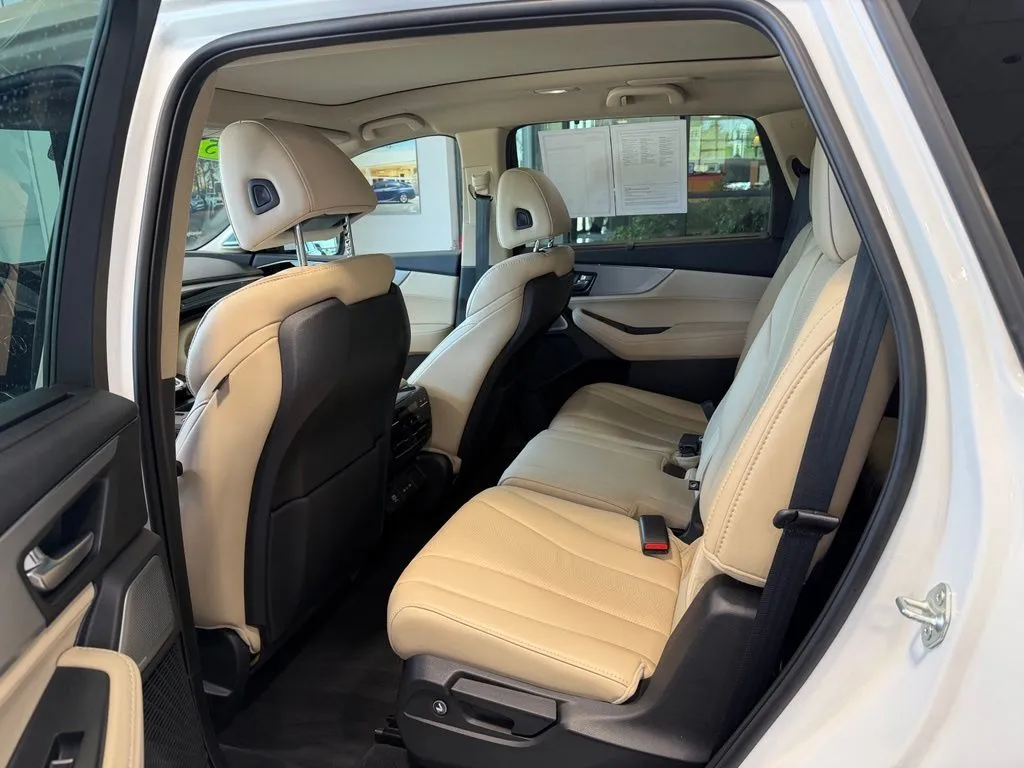 Acura MDX photo 9