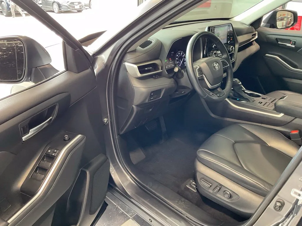 Toyota Highlander photo 9