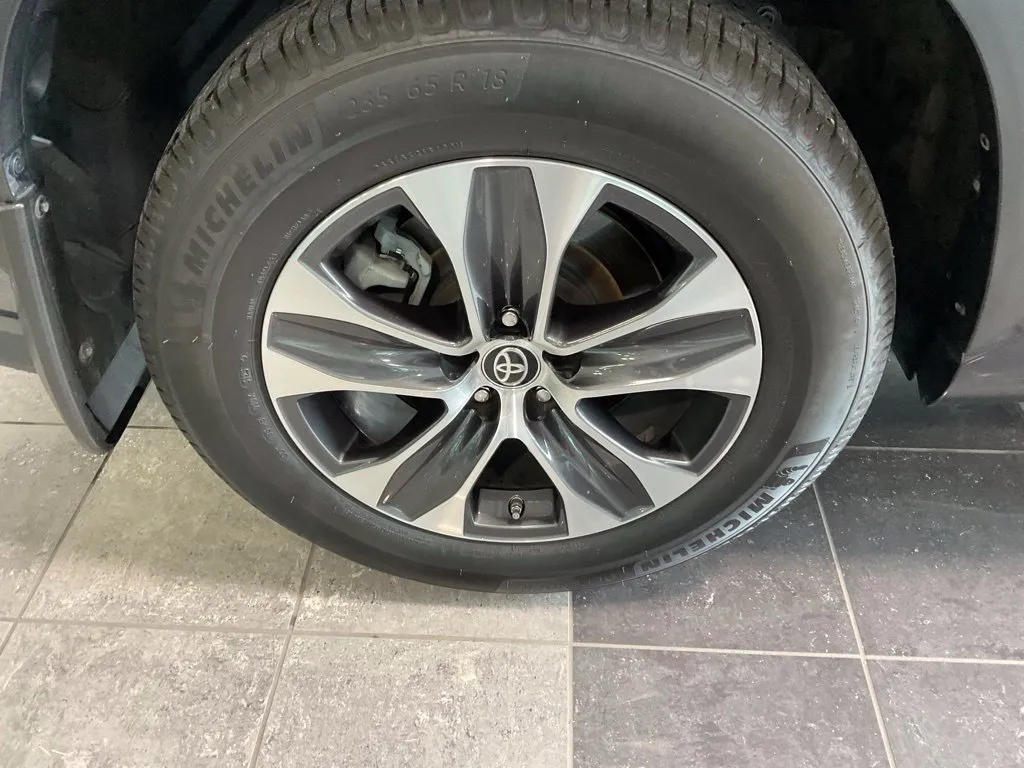 Toyota Highlander photo 7