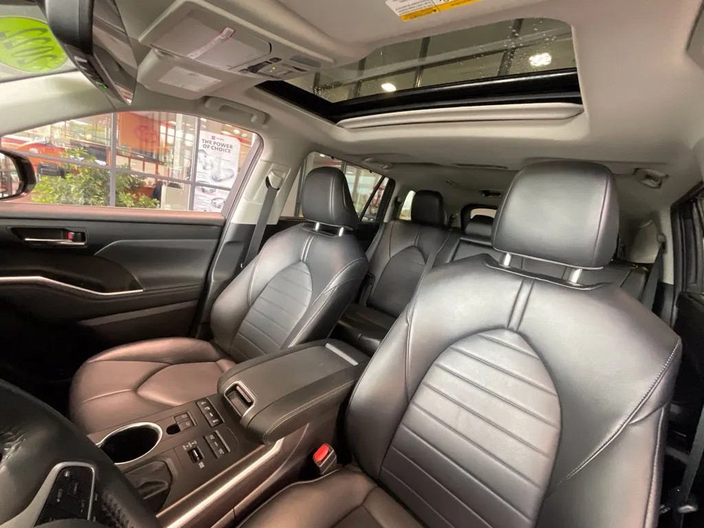 Toyota Highlander photo 10