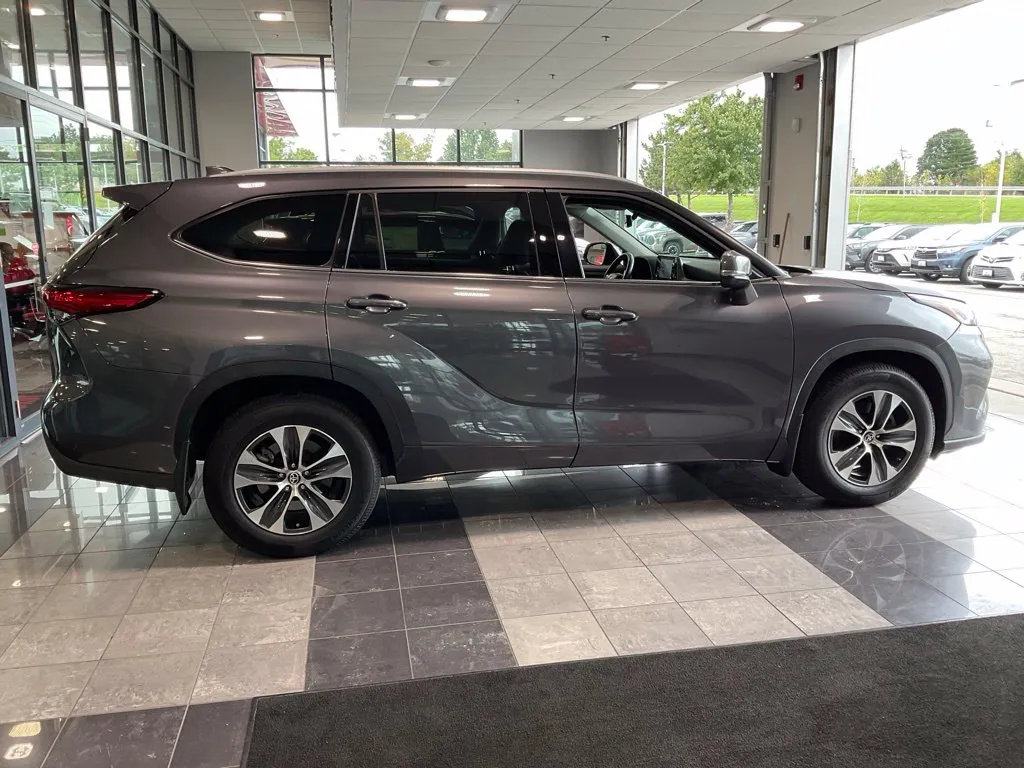 Toyota Highlander photo 6