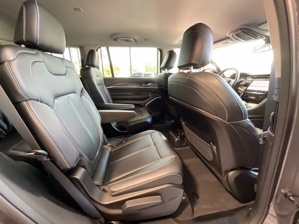 Jeep Grand Cherokee L photo 21