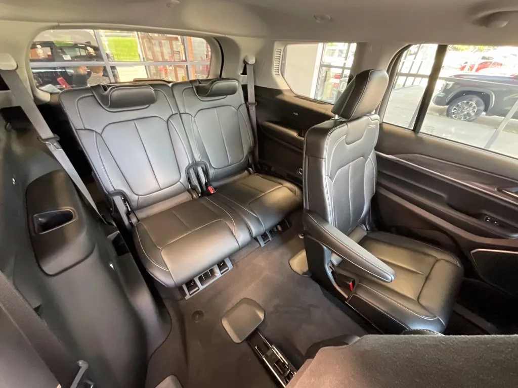 Jeep Grand Cherokee L photo 22