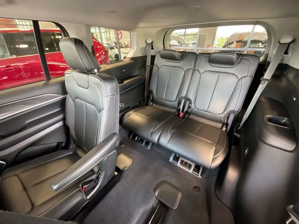 Jeep Grand Cherokee L photo 24