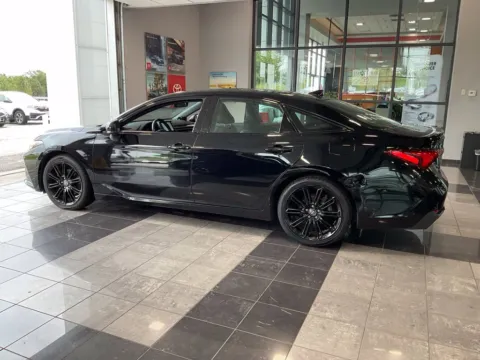 More photos of 2022 Toyota Avalon Hybrid XSE at Jay Wolfe Toyota, MO