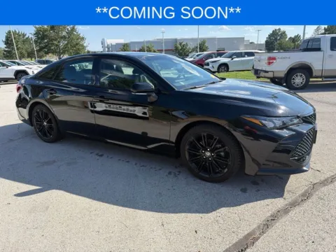 More photos of 2022 Toyota Avalon Hybrid XSE at Jay Wolfe Toyota, MO