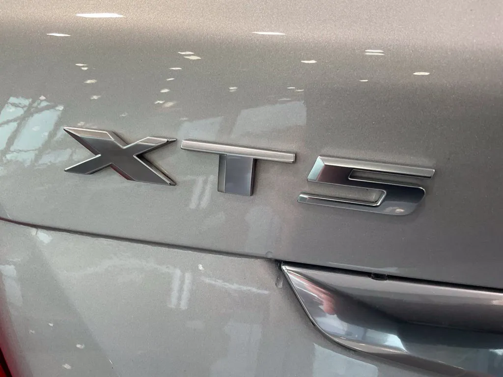 Cadillac XT5 photo 24