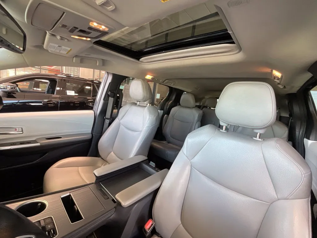 Toyota Sienna photo 10