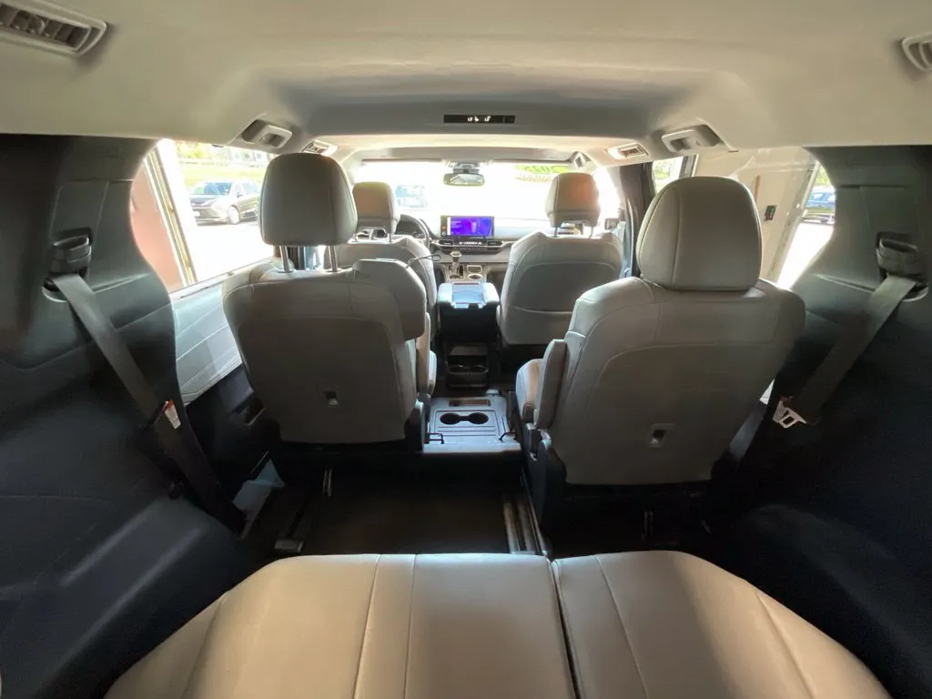 Toyota Sienna photo 24