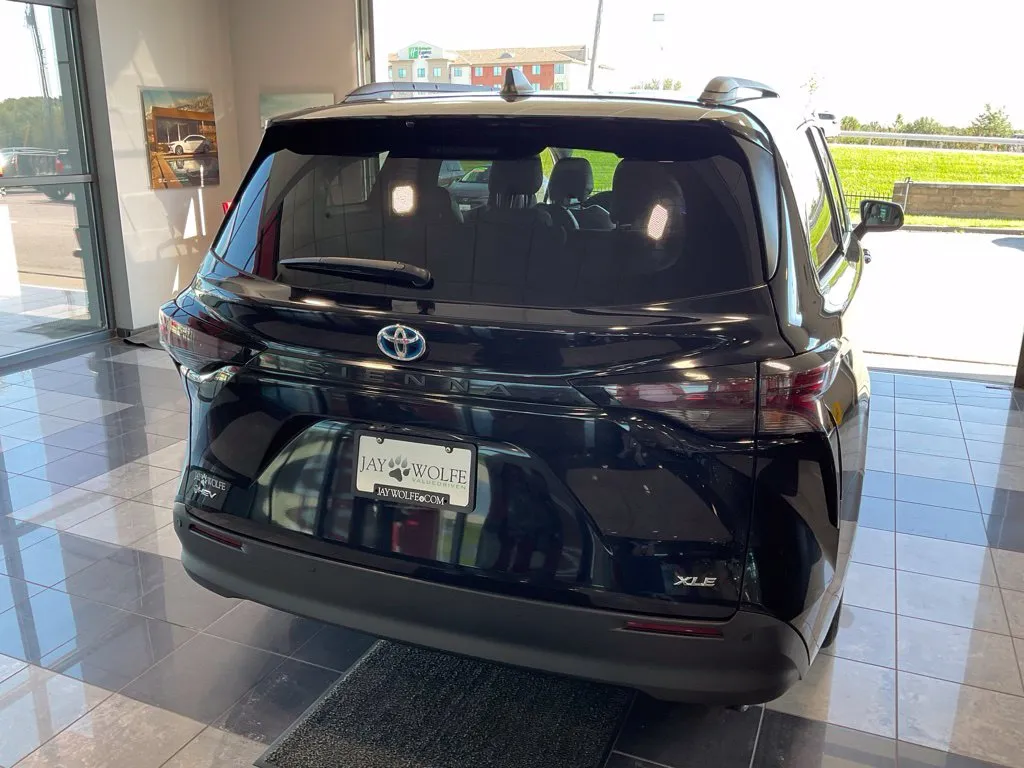 Toyota Sienna photo 5