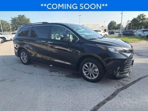 More photos of 2025 Toyota Sienna XLE at Jay Wolfe Toyota, MO