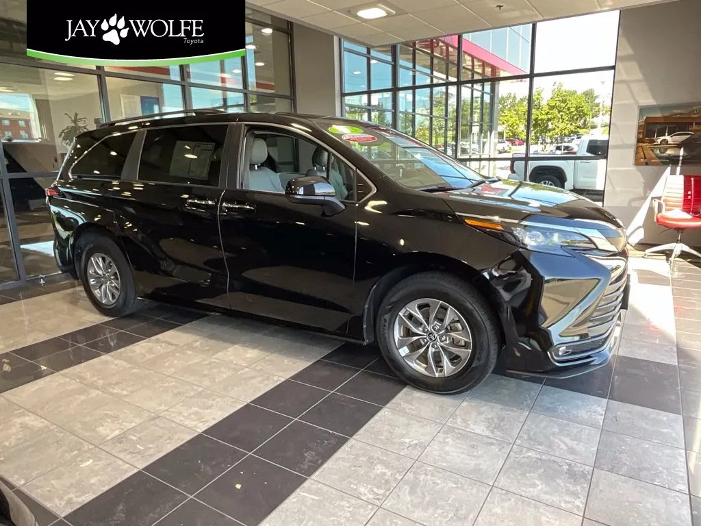 2025 Toyota Sienna XLE