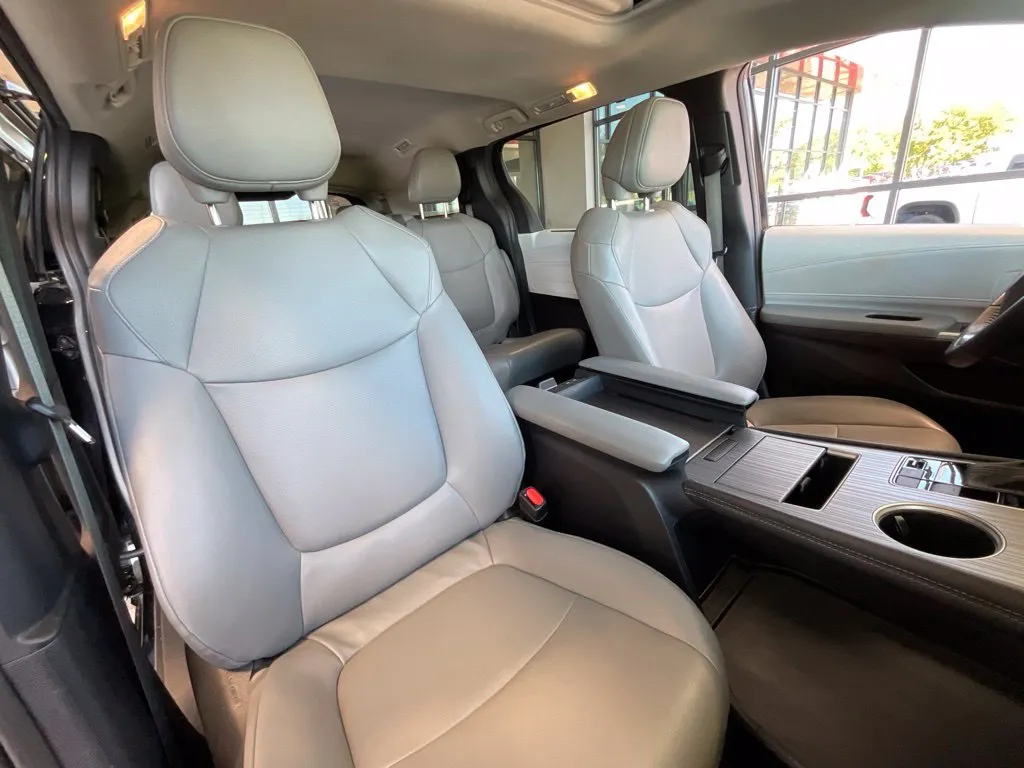 Toyota Sienna photo 19
