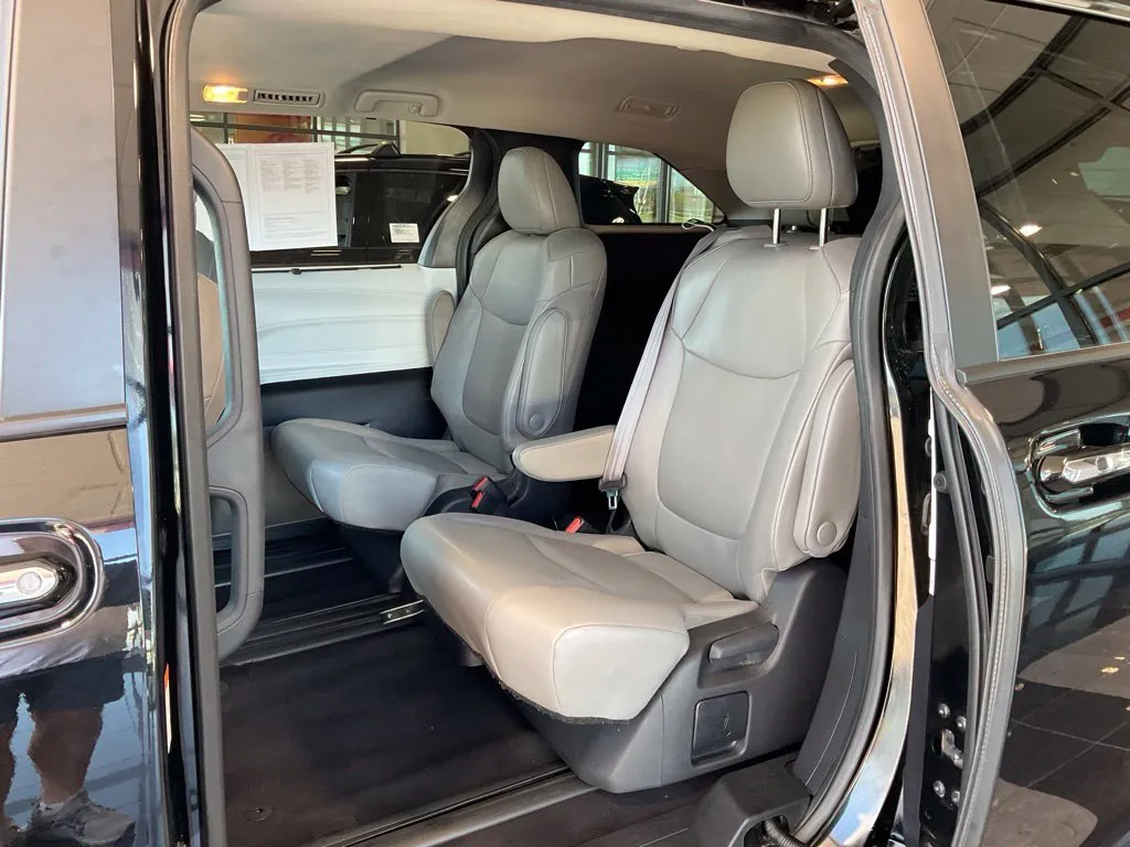 Toyota Sienna photo 22