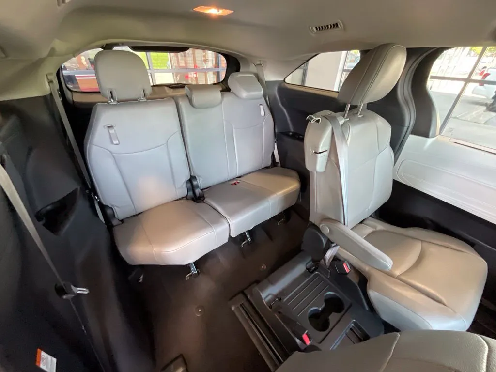 Toyota Sienna photo 21