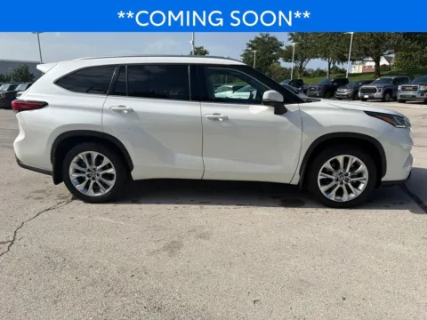 More photos of 2021 Toyota Highlander Limited at Jay Wolfe Toyota, MO